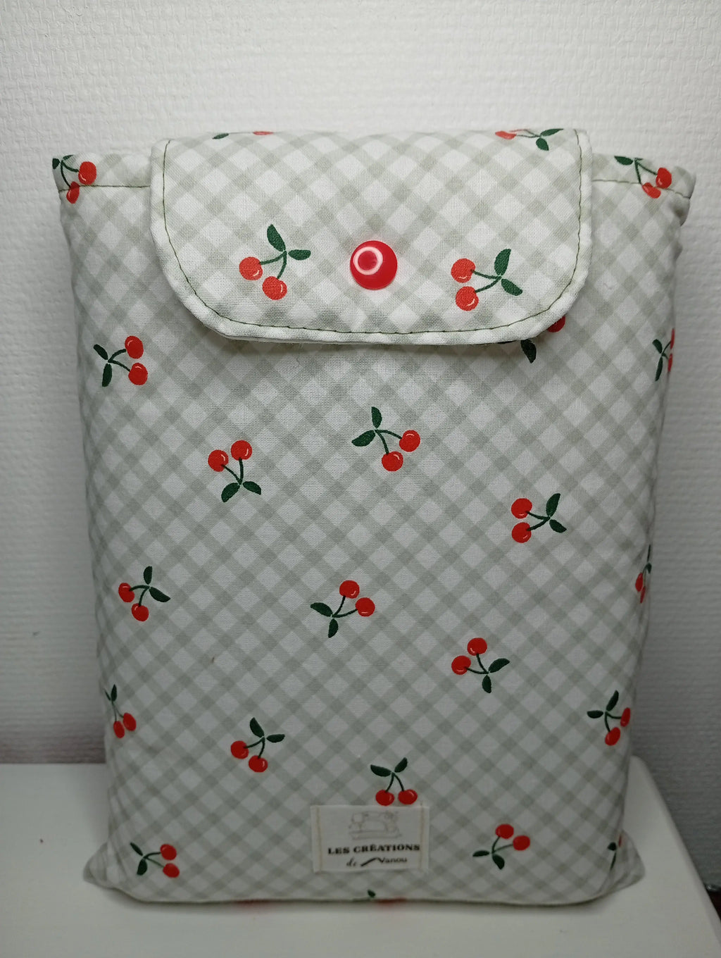 Pochette à livre broché cerise Les créations de Vanou