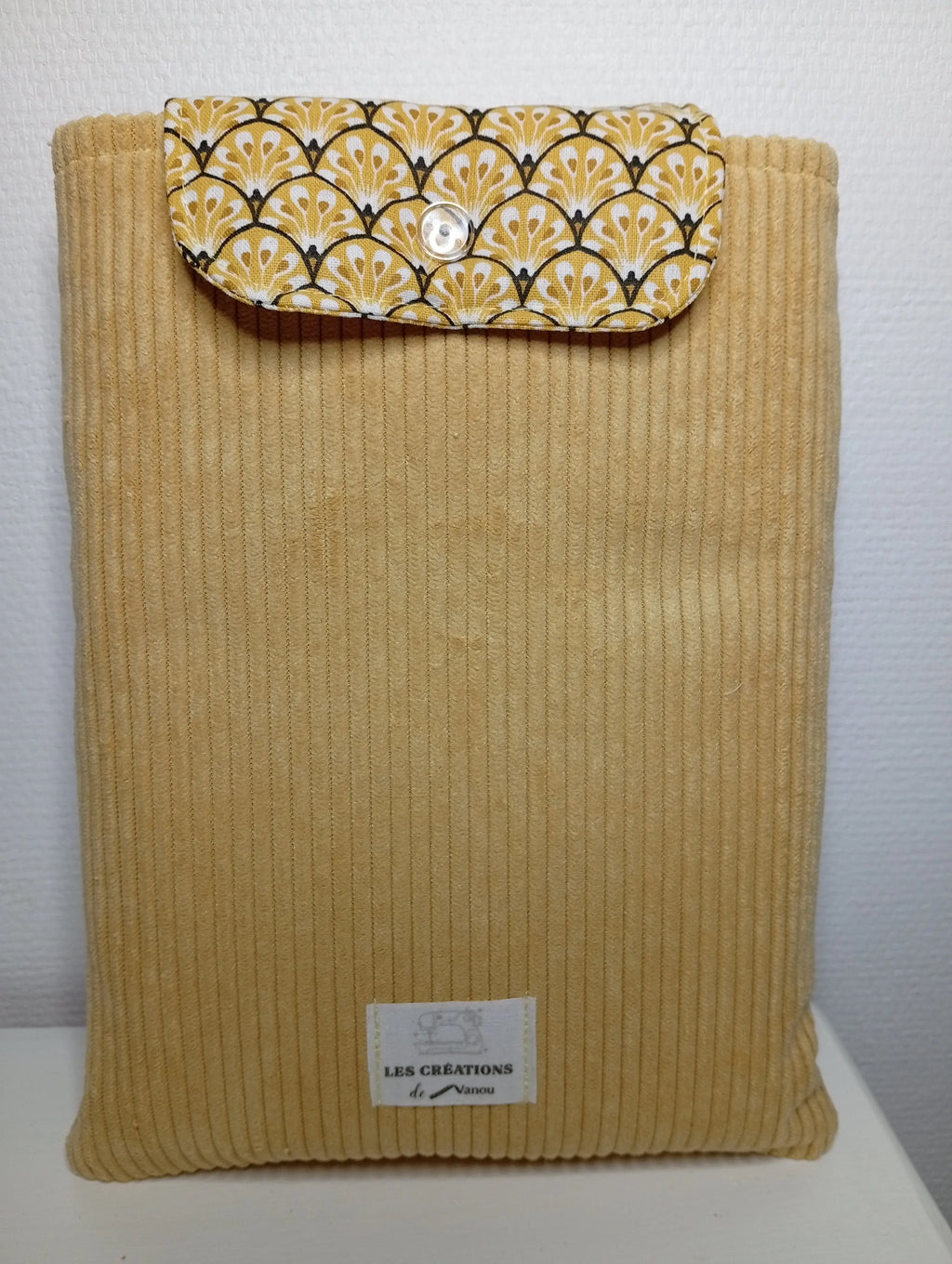Pochette pour livre broché camel Les créations de Vanou