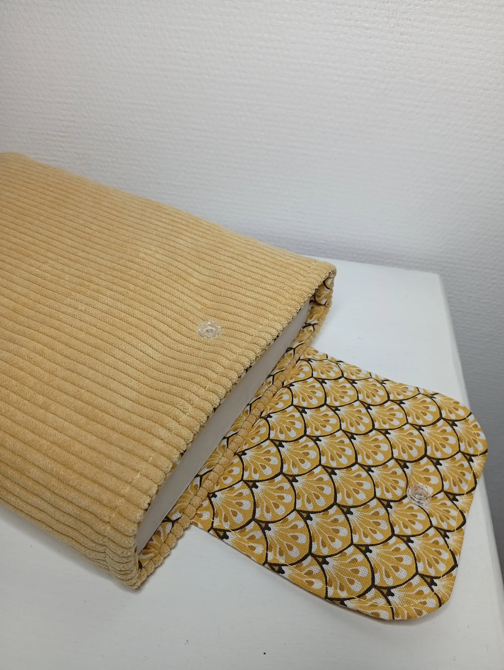 Pochette pour livre broché camel Les créations de Vanou