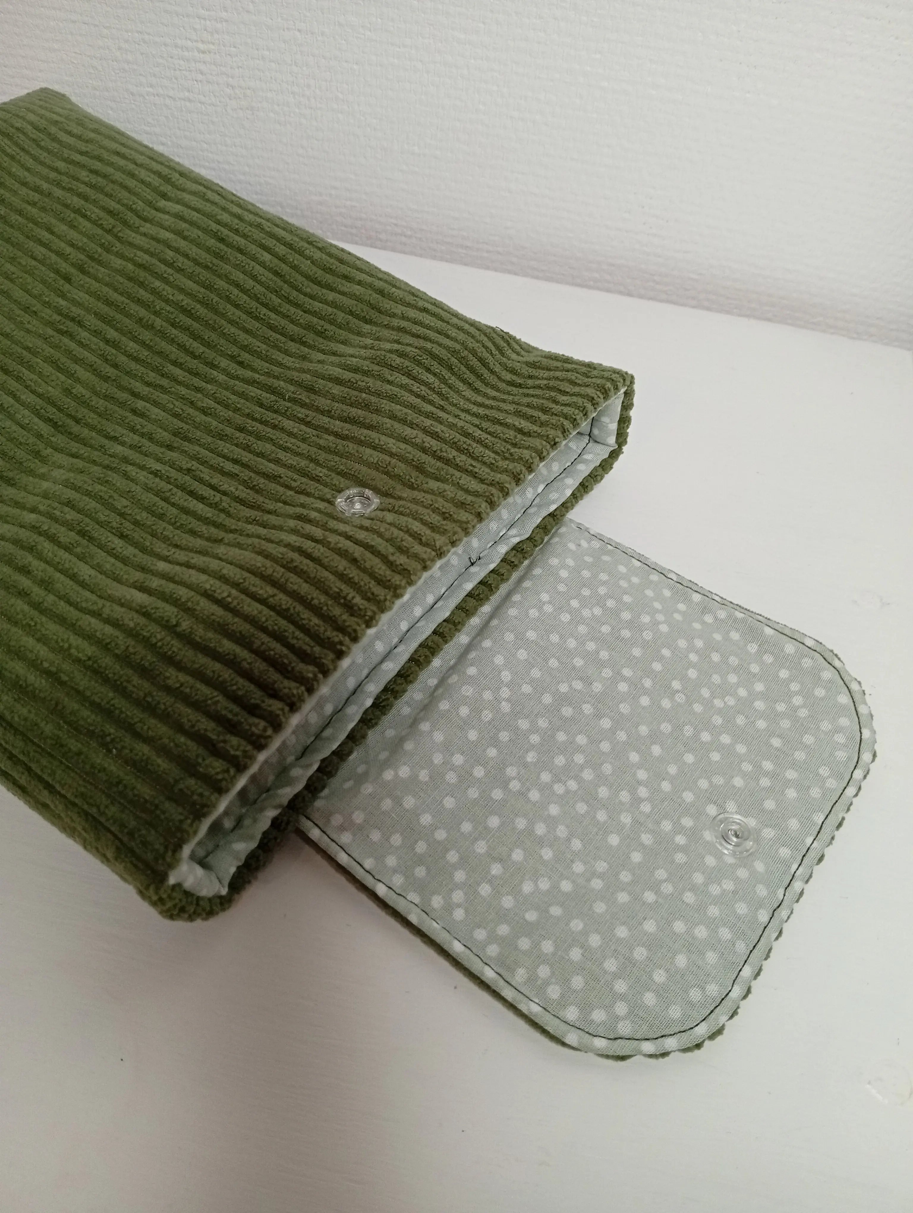 Pochette a livre olive douce Les créations de Vanou